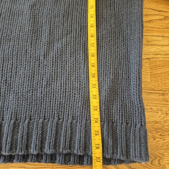 J. Crew Vintage Men's Lambs Wool V-Neck Sweater in Navy - Picture 8 of 8